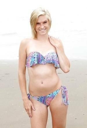 Beach babe Ella Woods strips off her bikini to go fully nude on modelies.com