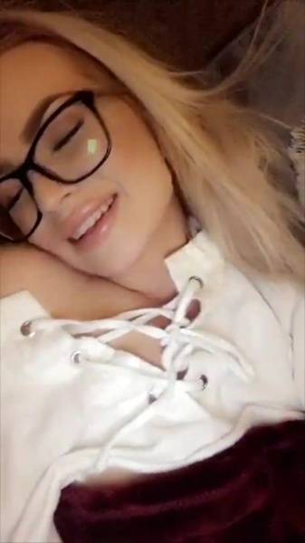LaynaBoo orgasm on bed xxx porn videos on modelies.com