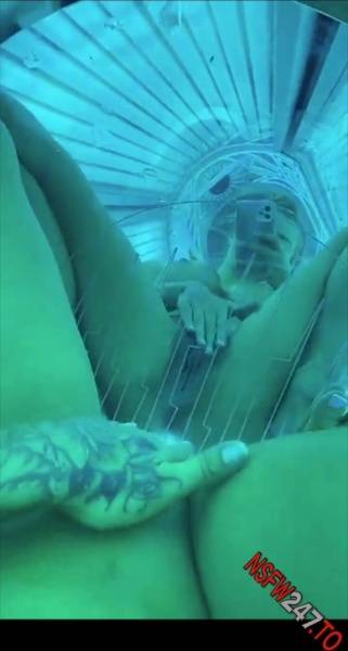 Dakota James Mirror on the bottom of the tanning bed !! Had to play with my pussy it was so hot snapchat premium 2020/10/24 porn videos on modelies.com