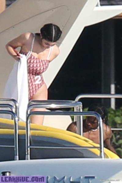 Leaked Kylie Jenner Paparazzi Swimsuit Yacht Photos on modelies.com
