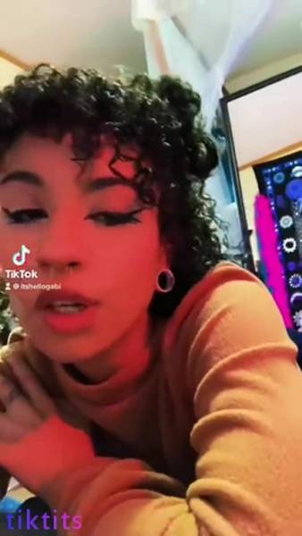 Curly girl flashes her nake ass in the mirror on Tiktok adult on modelies.com