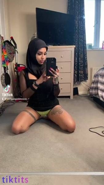 Naughty Muslim woman 18+ gets naked in front of the mirror and jumps on a fat dildo for tiktok porn on modelies.com