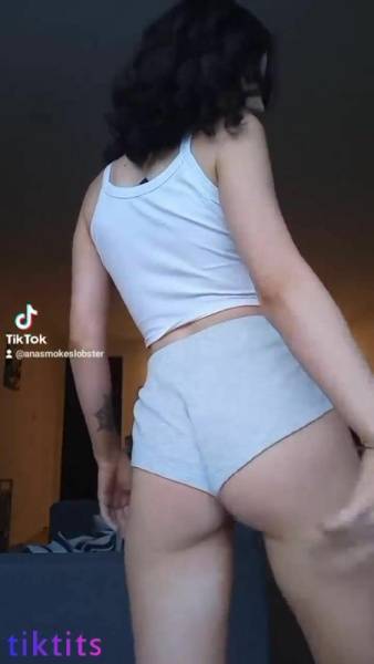 Funny booty shaking in shorts on TikTok 18+ on modelies.com
