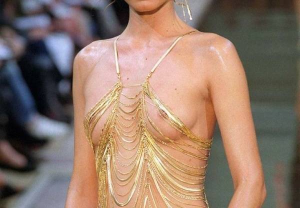Amber Valletta Nude on modelies.com