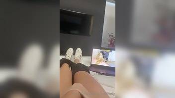 Giaislovely Quick little fap while watching porn in my hotel room xxx onlyfans porn on modelies.com