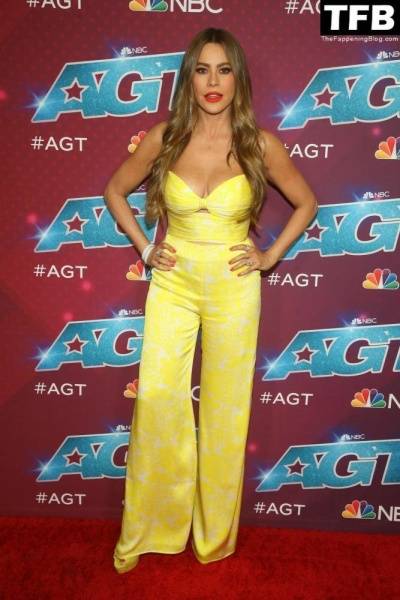 Sofi­a Vergara Flaunts Her Cleavage at the Red Carpet of the 1CAmerica 19s Got Talent 1D Season 17 Live Show on modelies.com