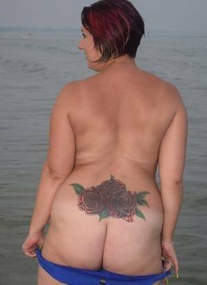 Older amateur Sara Banks poses naked in the ocean with a couple of girlfriends on modelies.com