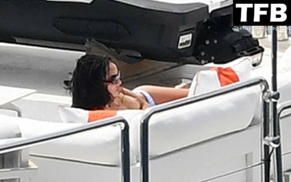 Zoe Kravitz Goes Topless While Enjoying a Summer Holiday on a Luxury Yacht in Positano on modelies.com