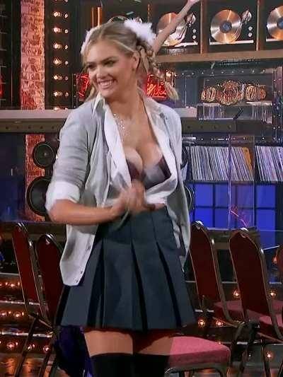 Kate Upton and her bouncy tits flashing her ass live on TV on modelies.com
