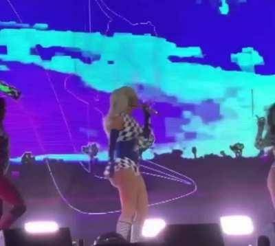 The only reason to attend an Iggy Azalea concert is for the ass on modelies.com