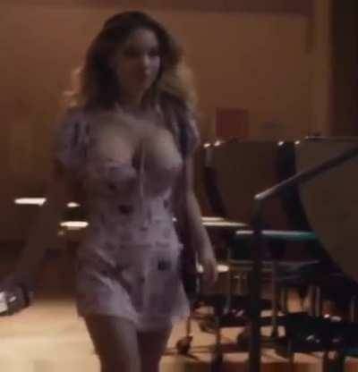 Sydney Sweeney's tits bouncing as she walks. Those things are fucking huge on modelies.com