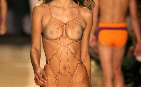 Alessandra Ambrosio Nude on modelies.com