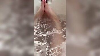Krystallayke feet in the bath xxx video on modelies.com