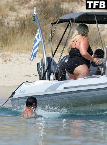 Gemma Collins Flashes Her Nude Boobs on the Greek Island of Mykonos - Greece on modelies.com