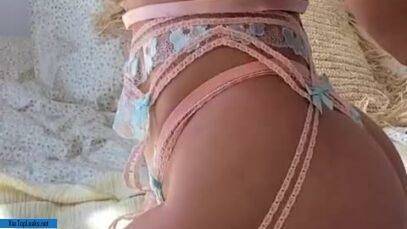 Pauline Tantot – naked selfie hot body on modelies.com