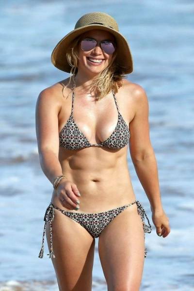 Hilary Duff Paparazzi Bikini Beach Set Leaked - Usa on modelies.com