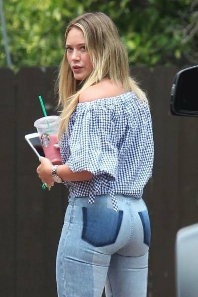 Hilary Duff Ass Tight Jeans Paparazzi Set Leaked - Usa on modelies.com