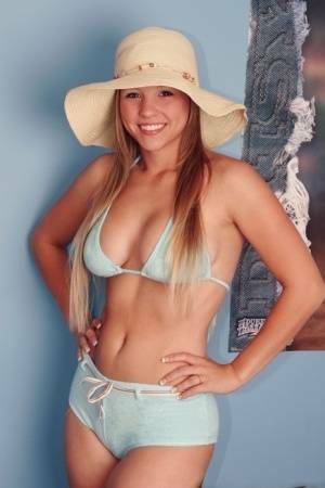 Solo girl Dawson Miller takes off her bikini while wearing a floppy sun hat on modelies.com