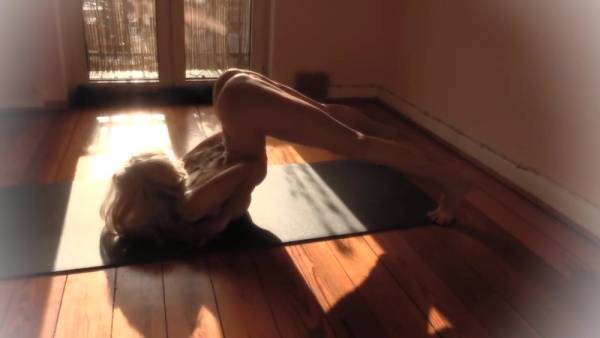 Yoga flocke nude yoga warm up yoga youtuber patreon leak xxx premium porn videos on modelies.com