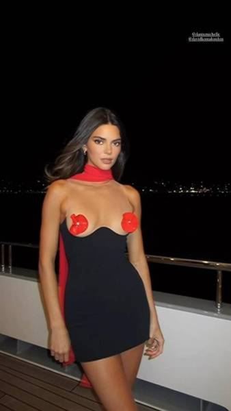 Kendall Jenner Pasties Dress Candid Video Leaked - Usa on modelies.com